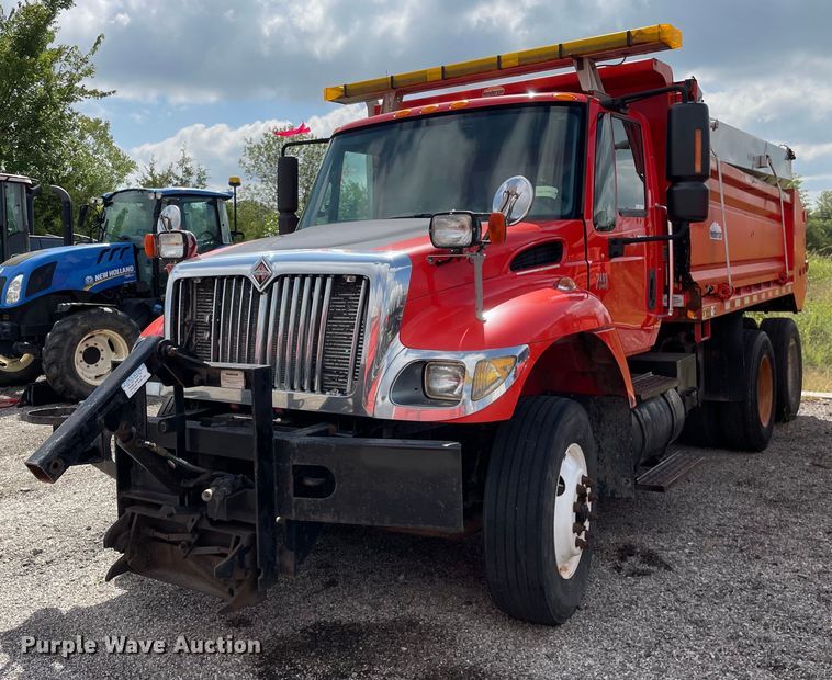 image for item LV9826 2007 International 7400  dump truck