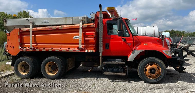 image for item LV9826 2007 International 7400  dump truck