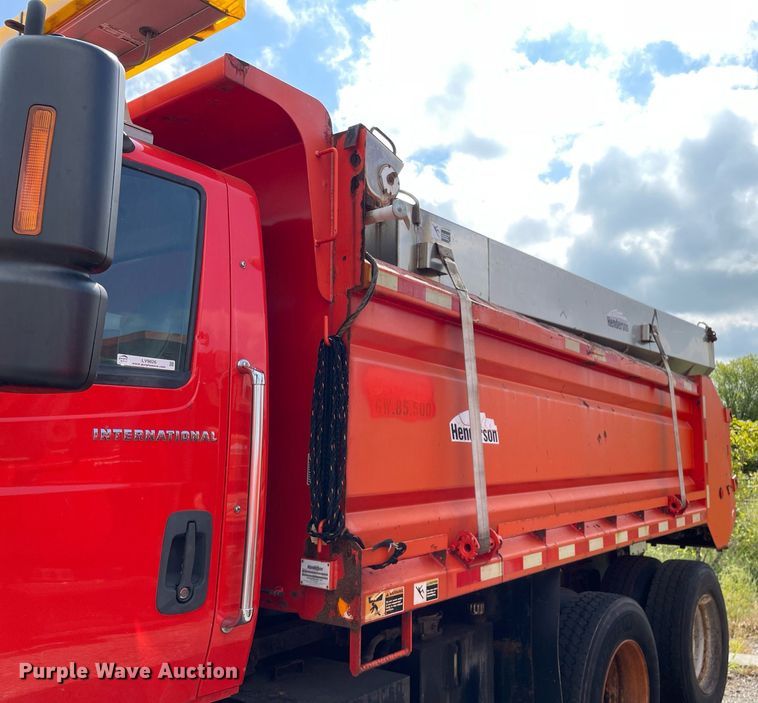 image for item LV9826 2007 International 7400  dump truck