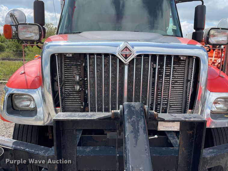 image for item LV9826 2007 International 7400  dump truck