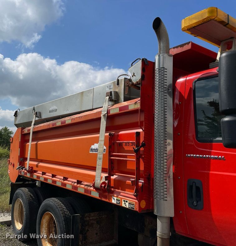 image for item LV9826 2007 International 7400  dump truck