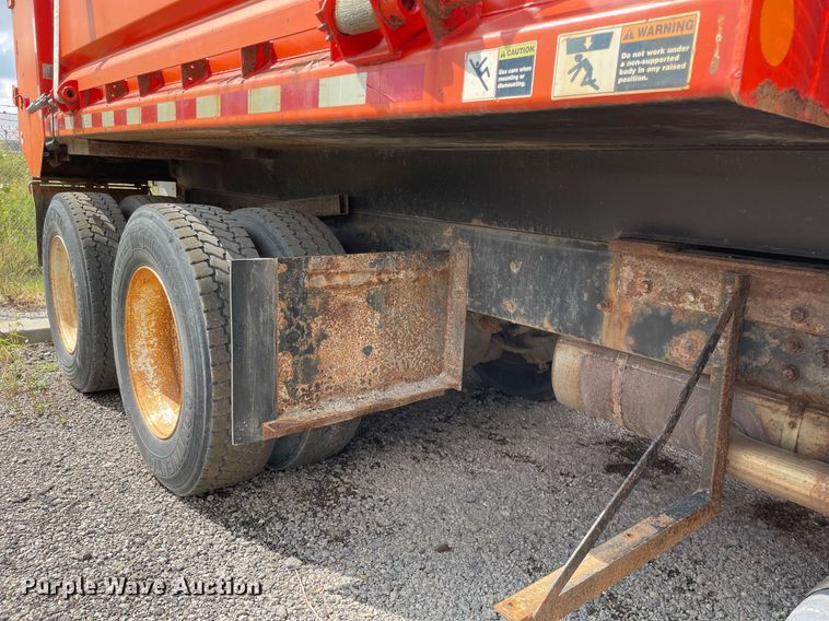 image for item LV9826 2007 International 7400  dump truck