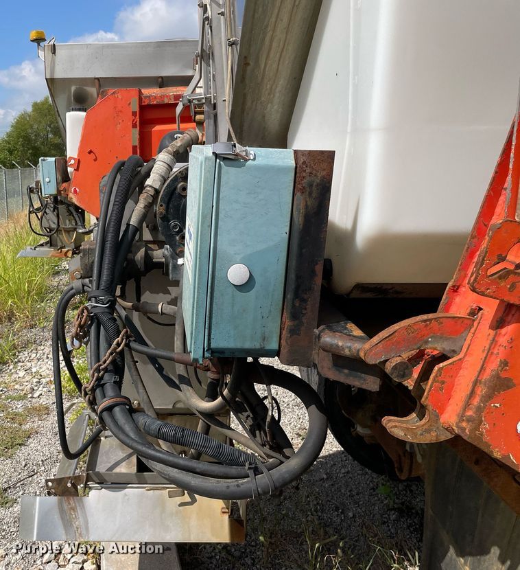 image for item LV9826 2007 International 7400  dump truck