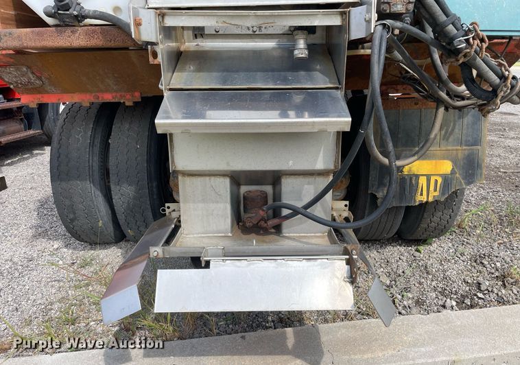 image for item LV9826 2007 International 7400  dump truck