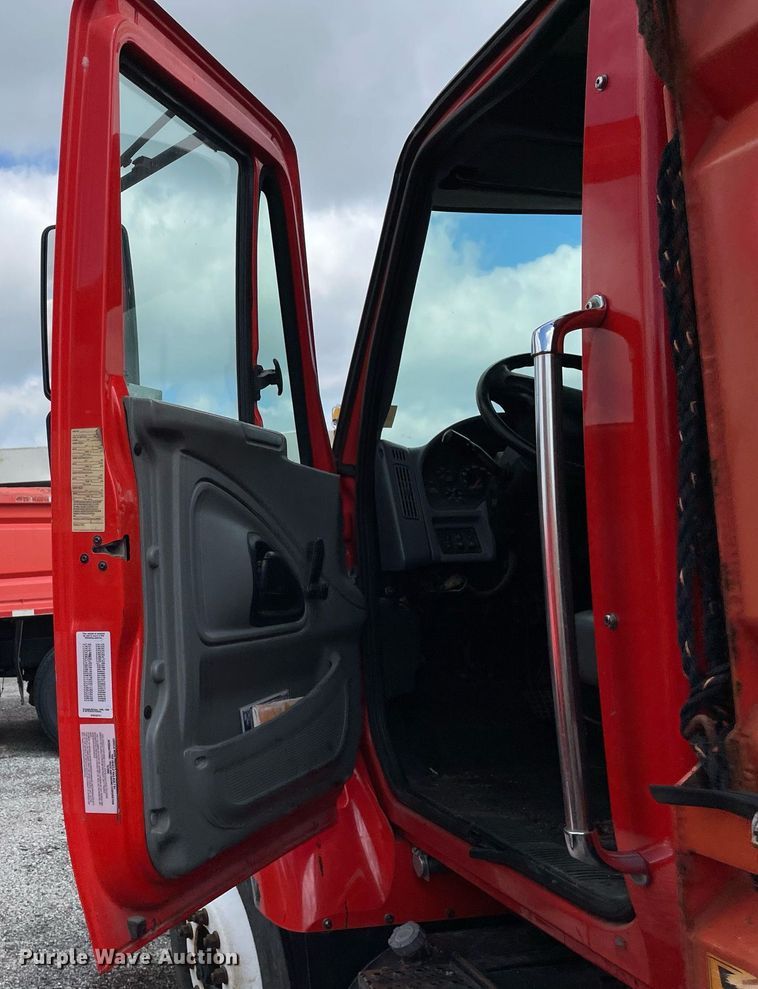 image for item LV9826 2007 International 7400  dump truck