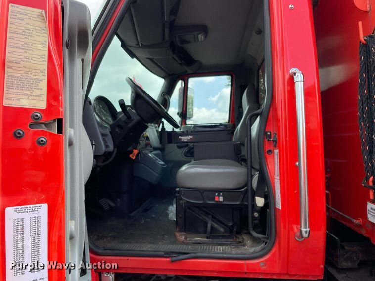 image for item LV9826 2007 International 7400  dump truck