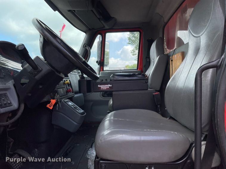 image for item LV9826 2007 International 7400  dump truck