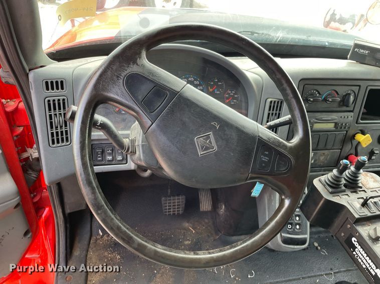 image for item LV9826 2007 International 7400  dump truck