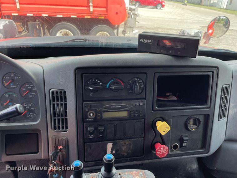 image for item LV9826 2007 International 7400  dump truck