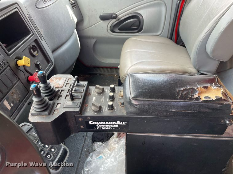 image for item LV9826 2007 International 7400  dump truck