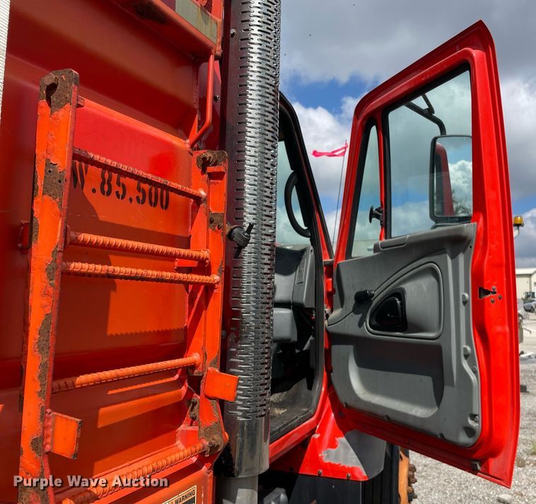 image for item LV9826 2007 International 7400  dump truck