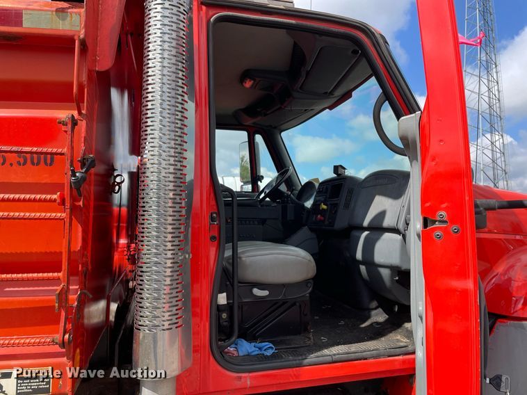 image for item LV9826 2007 International 7400  dump truck