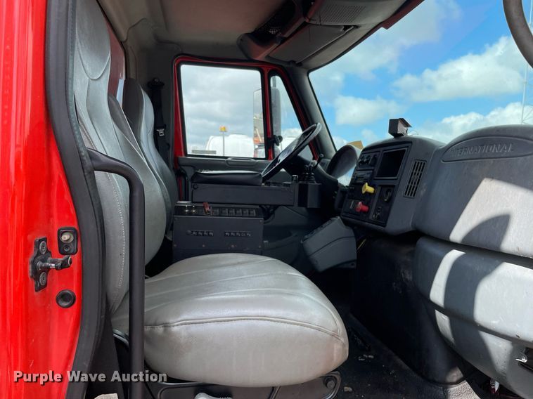 image for item LV9826 2007 International 7400  dump truck