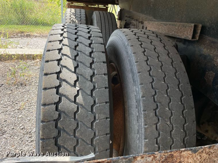 image for item LV9826 2007 International 7400  dump truck