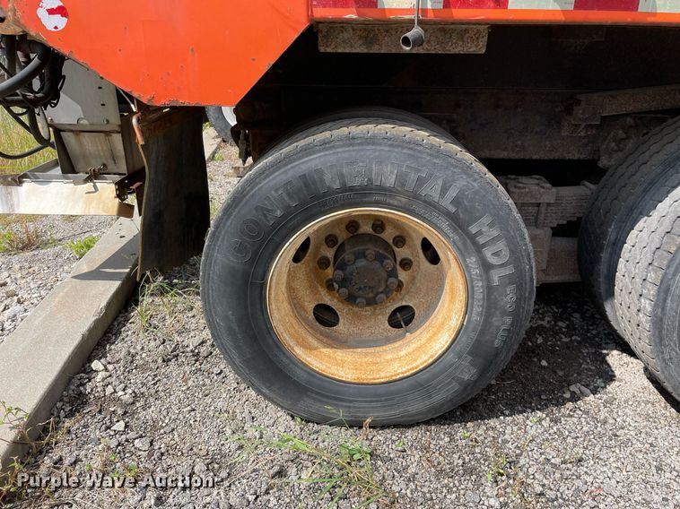 image for item LV9826 2007 International 7400  dump truck