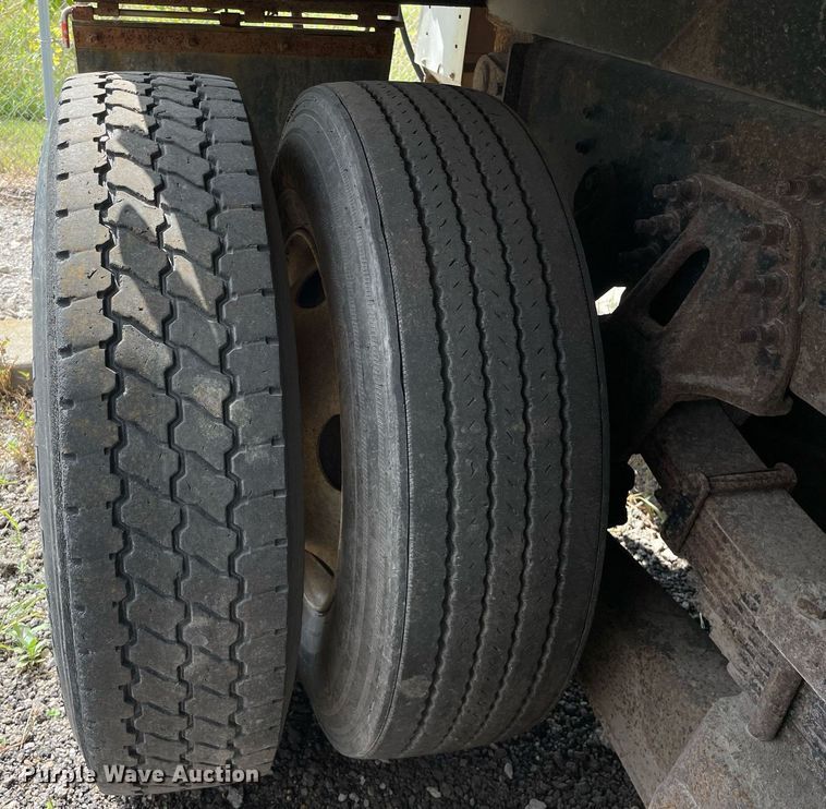 image for item LV9826 2007 International 7400  dump truck