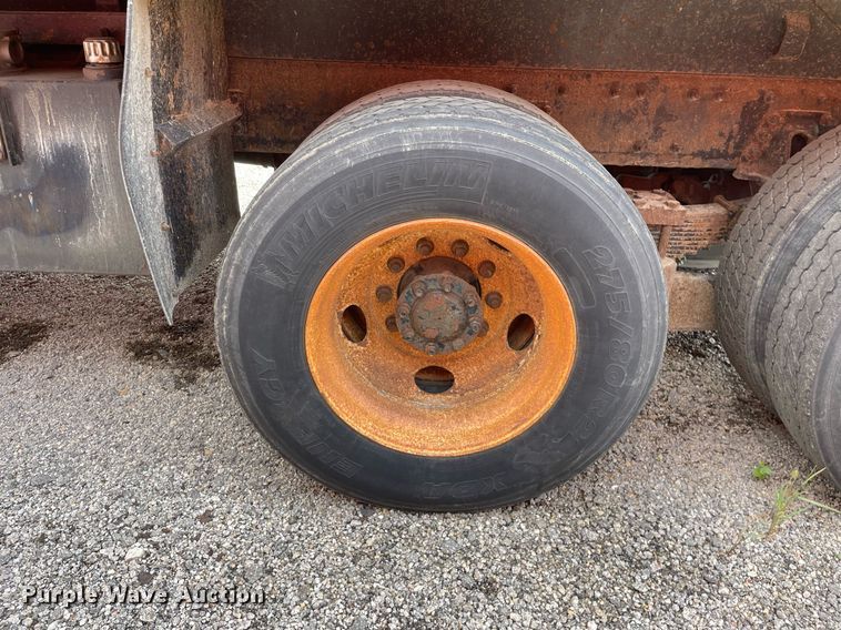 image for item LV9826 2007 International 7400  dump truck