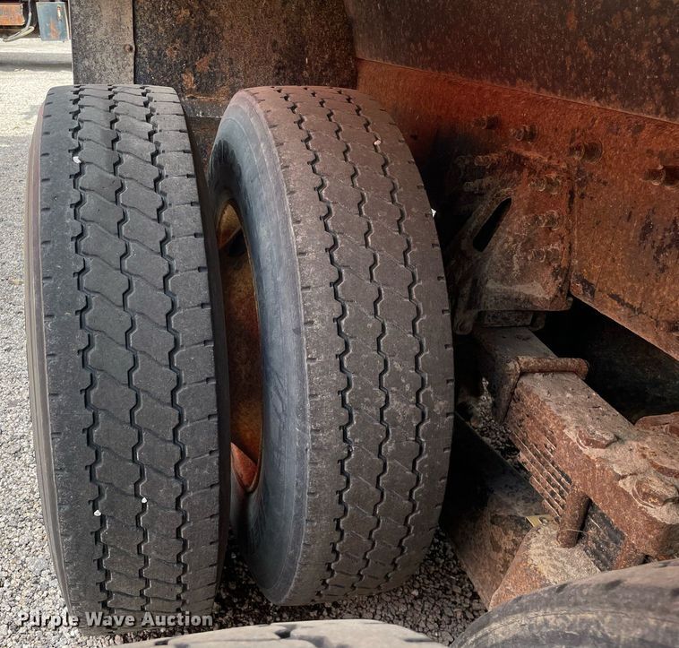 image for item LV9826 2007 International 7400  dump truck