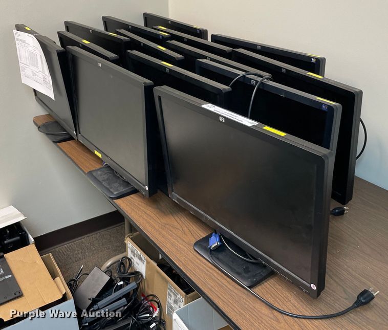 image for item LV9828 (36) HP monitors