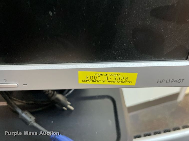 image for item LV9828 (36) HP monitors