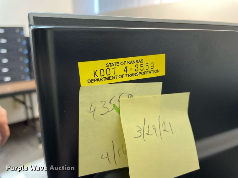 image for item LV9828 (36) HP monitors