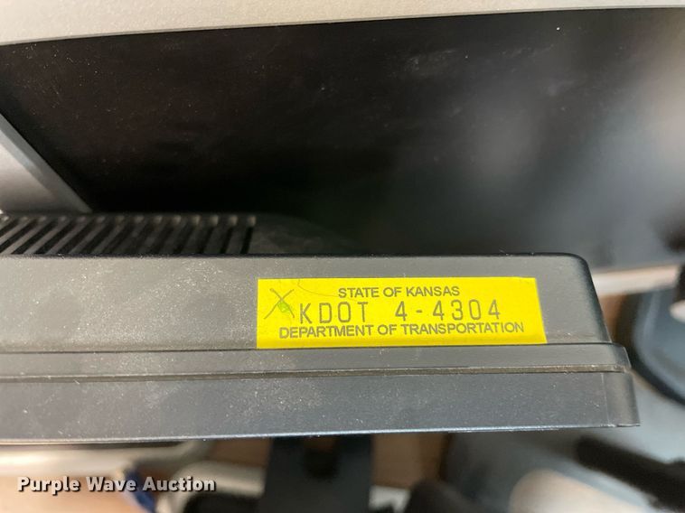 image for item LV9828 (36) HP monitors