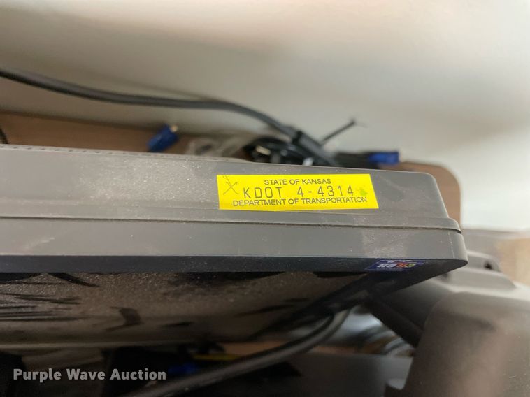 image for item LV9828 (36) HP monitors