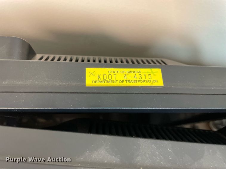 image for item LV9828 (36) HP monitors