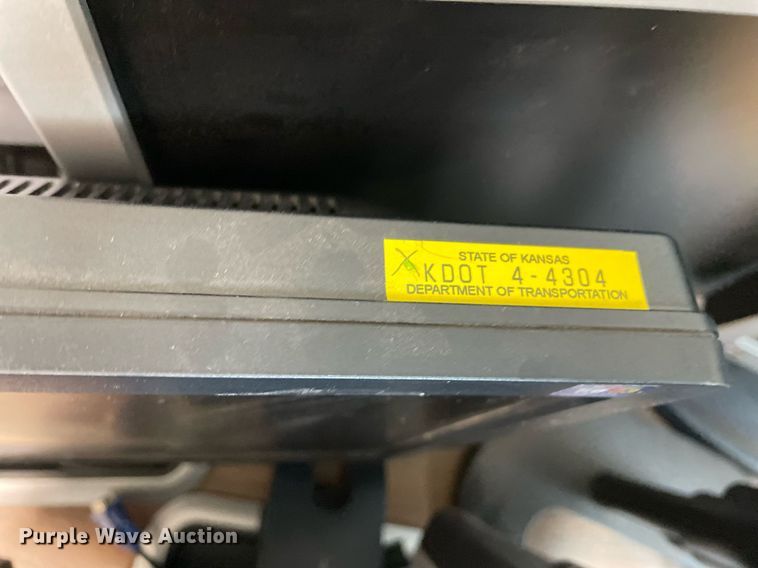 image for item LV9828 (36) HP monitors