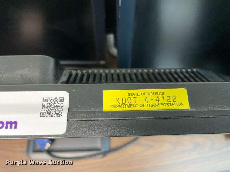 image for item LV9828 (36) HP monitors