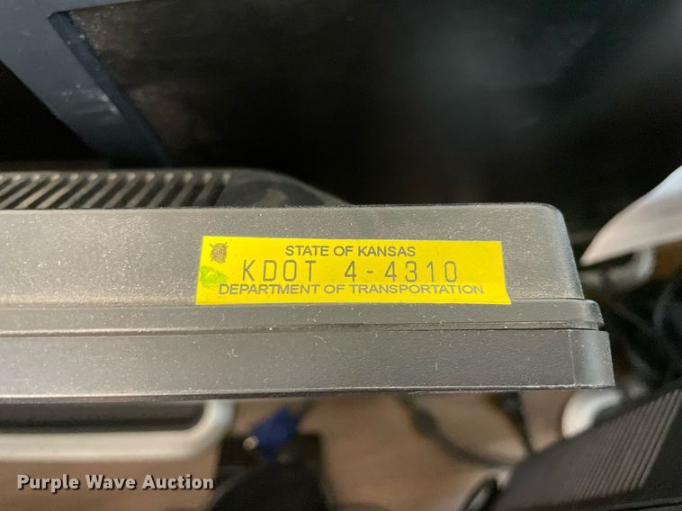 image for item LV9828 (36) HP monitors