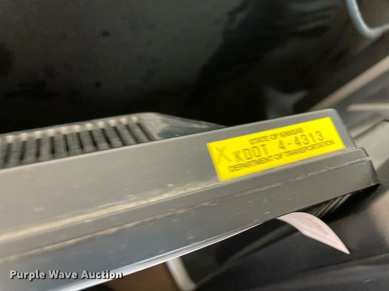 image for item LV9828 (36) HP monitors