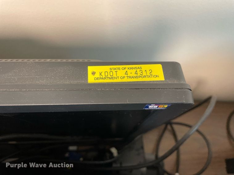 image for item LV9828 (36) HP monitors