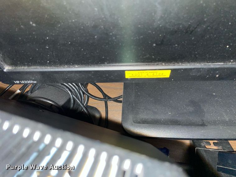 image for item LV9828 (36) HP monitors