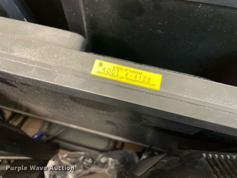 image for item LV9828 (36) HP monitors