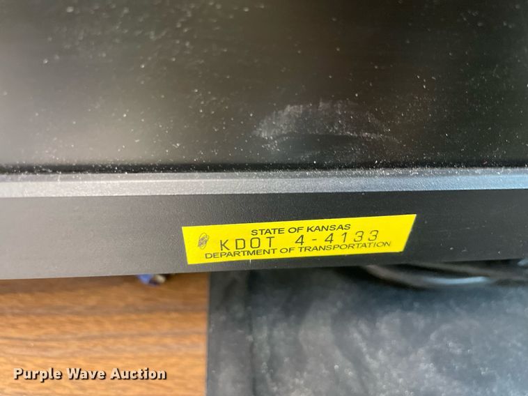 image for item LV9828 (36) HP monitors