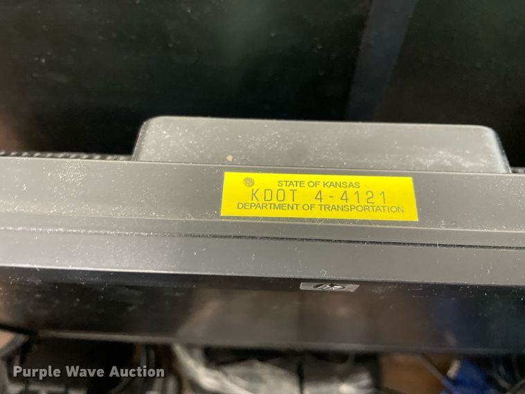 image for item LV9828 (36) HP monitors