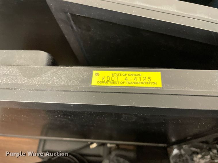 image for item LV9828 (36) HP monitors