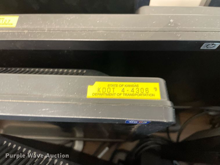 image for item LV9828 (36) HP monitors