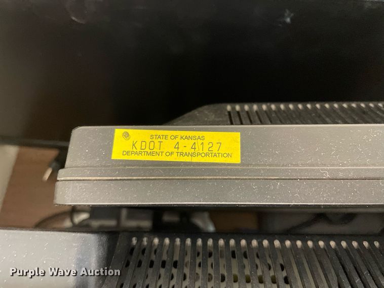 image for item LV9828 (36) HP monitors