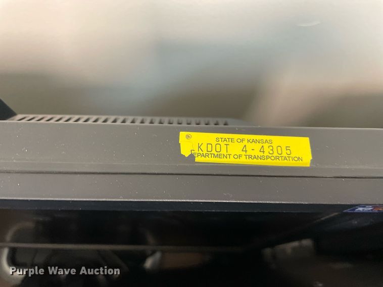 image for item LV9828 (36) HP monitors