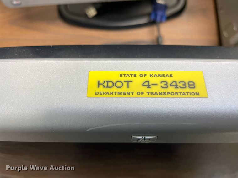 image for item LV9828 (36) HP monitors