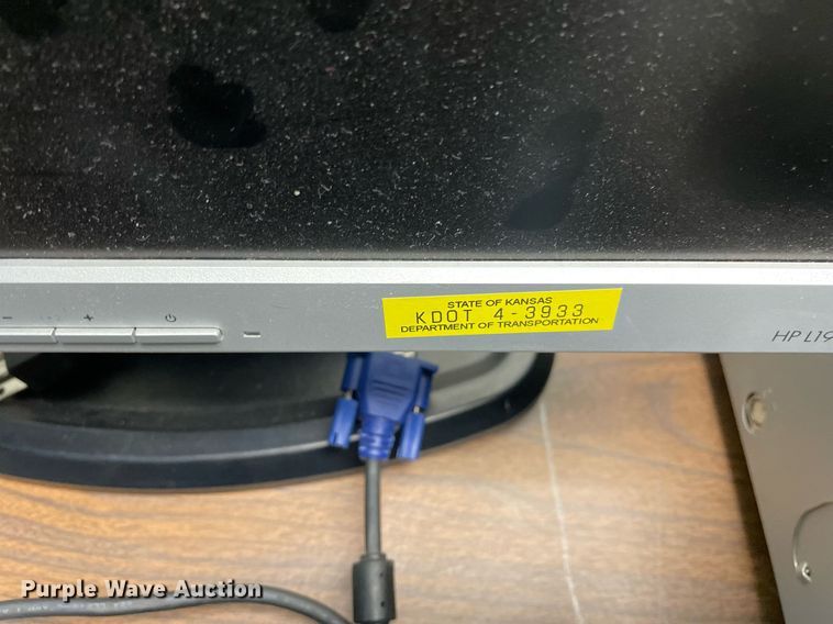 image for item LV9828 (36) HP monitors