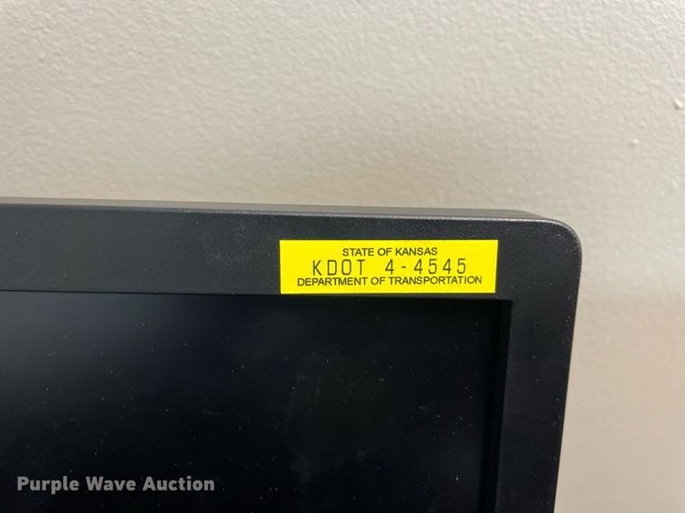 image for item LV9828 (36) HP monitors