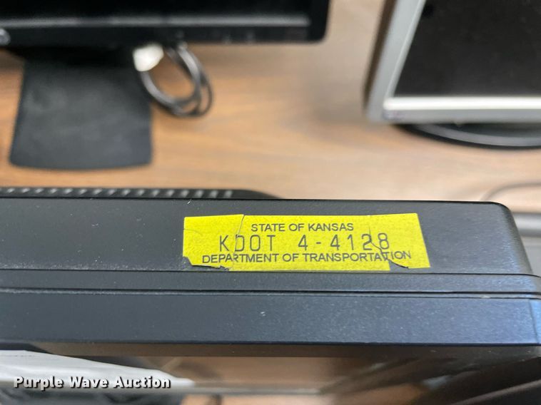 image for item LV9828 (36) HP monitors