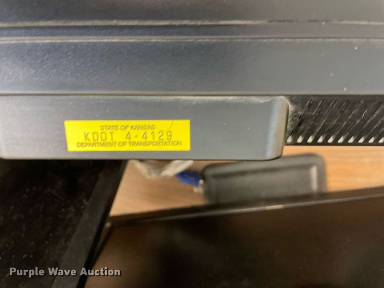 image for item LV9828 (36) HP monitors