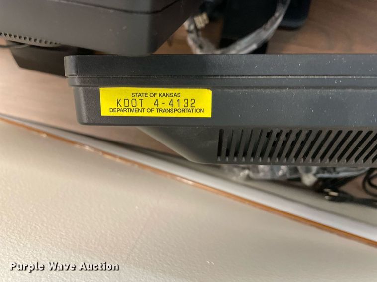 image for item LV9828 (36) HP monitors