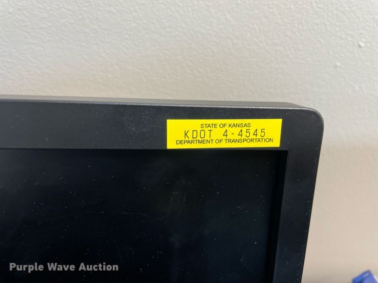 image for item LV9828 (36) HP monitors