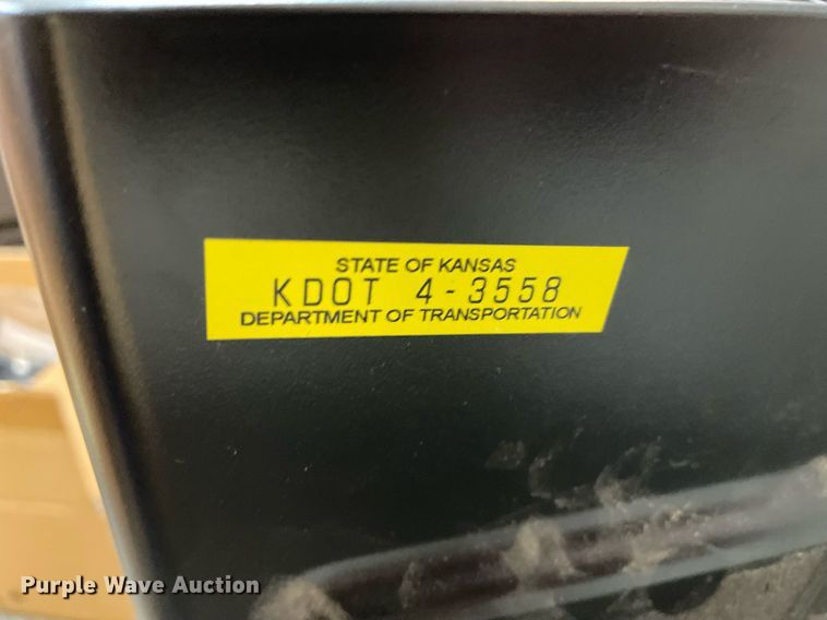 image for item LV9828 (36) HP monitors