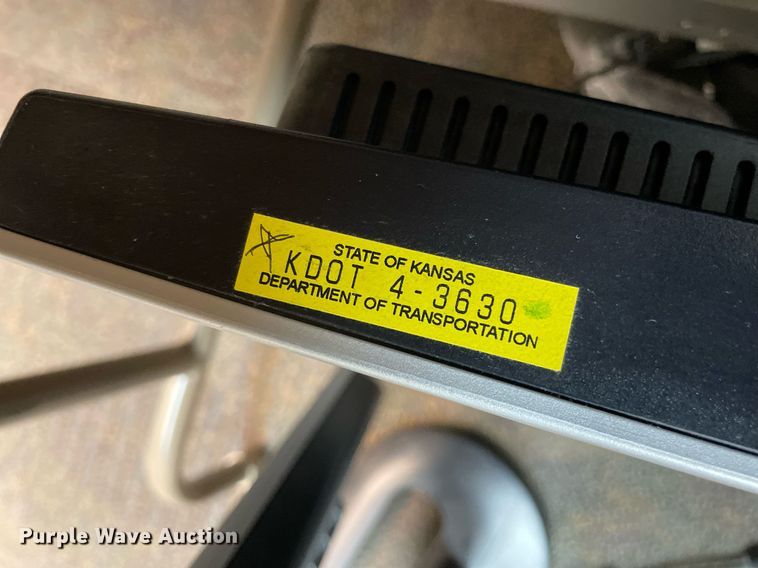 image for item LV9828 (36) HP monitors